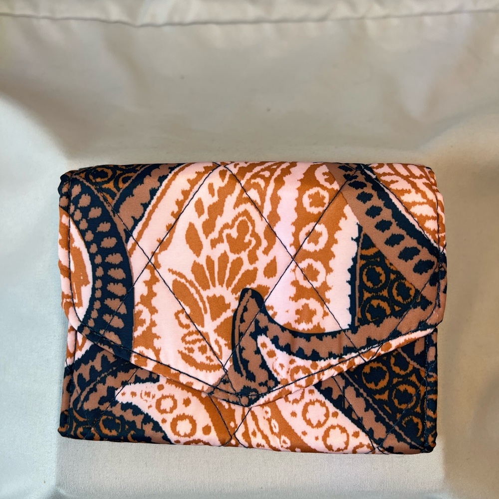 NEW Vera Bradley  Ultra light RFID Mini Trifold Wallet, Fern Paisley 29020-x60